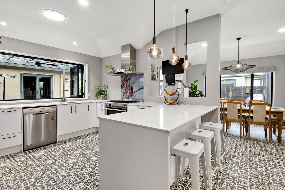 9 Grosvenor Place, Rototuna, Hamilton - Carousel 1