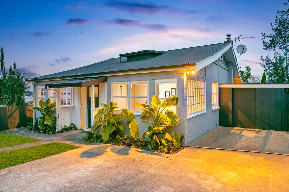21 Powell Street, Avondale, Auckland - Carousel 1