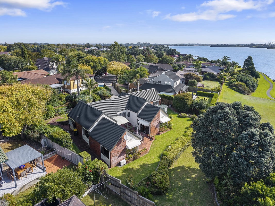 10 Neralee Court, Conifer Grove, Takanini - Carousel 1