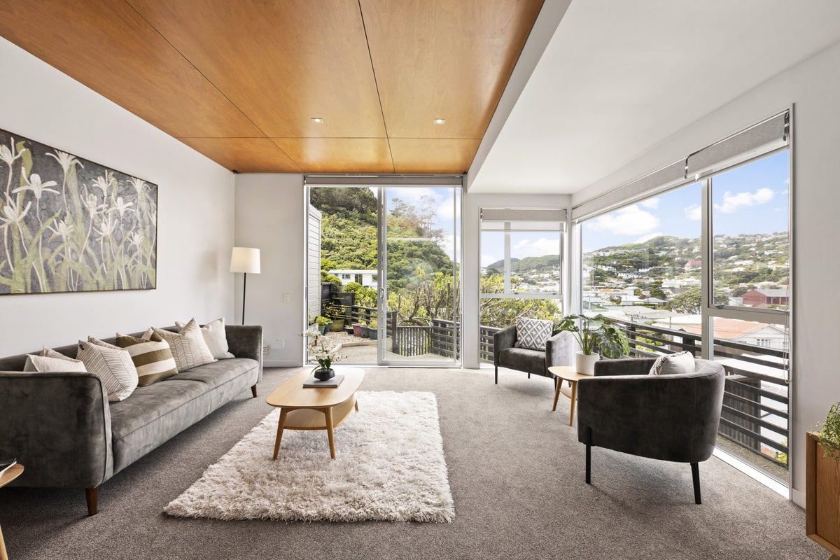 9/3 Severn Street, Island Bay, Wellington - Carousel 2