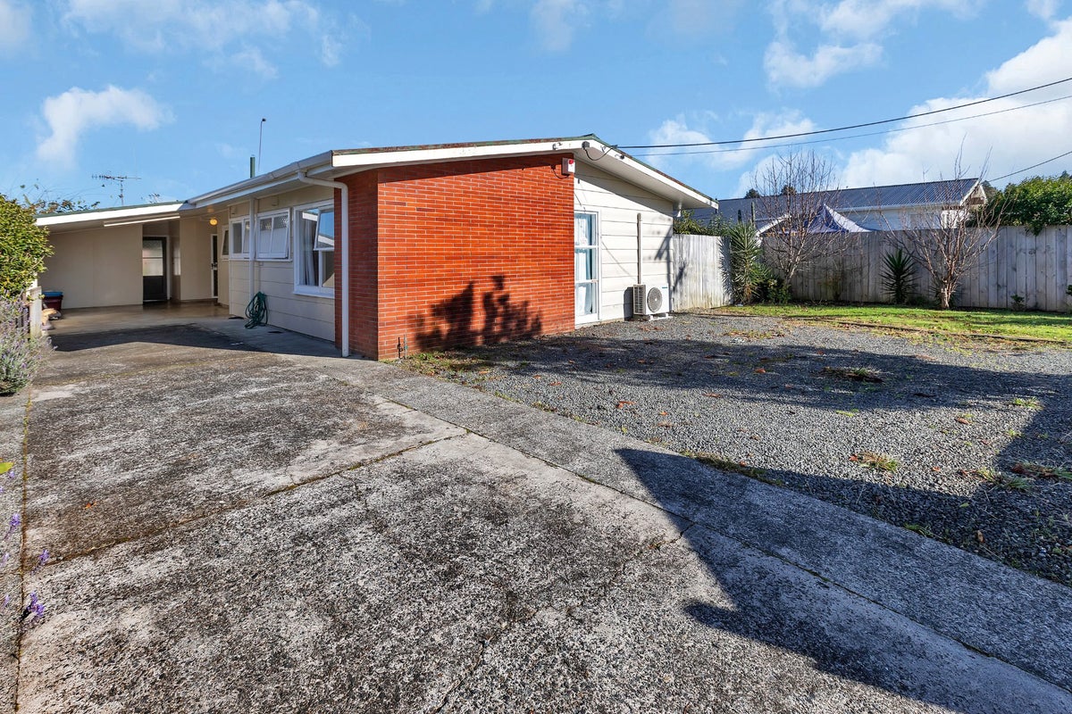 81 Denby Crescent, Tikipunga, Whangarei - Carousel 1