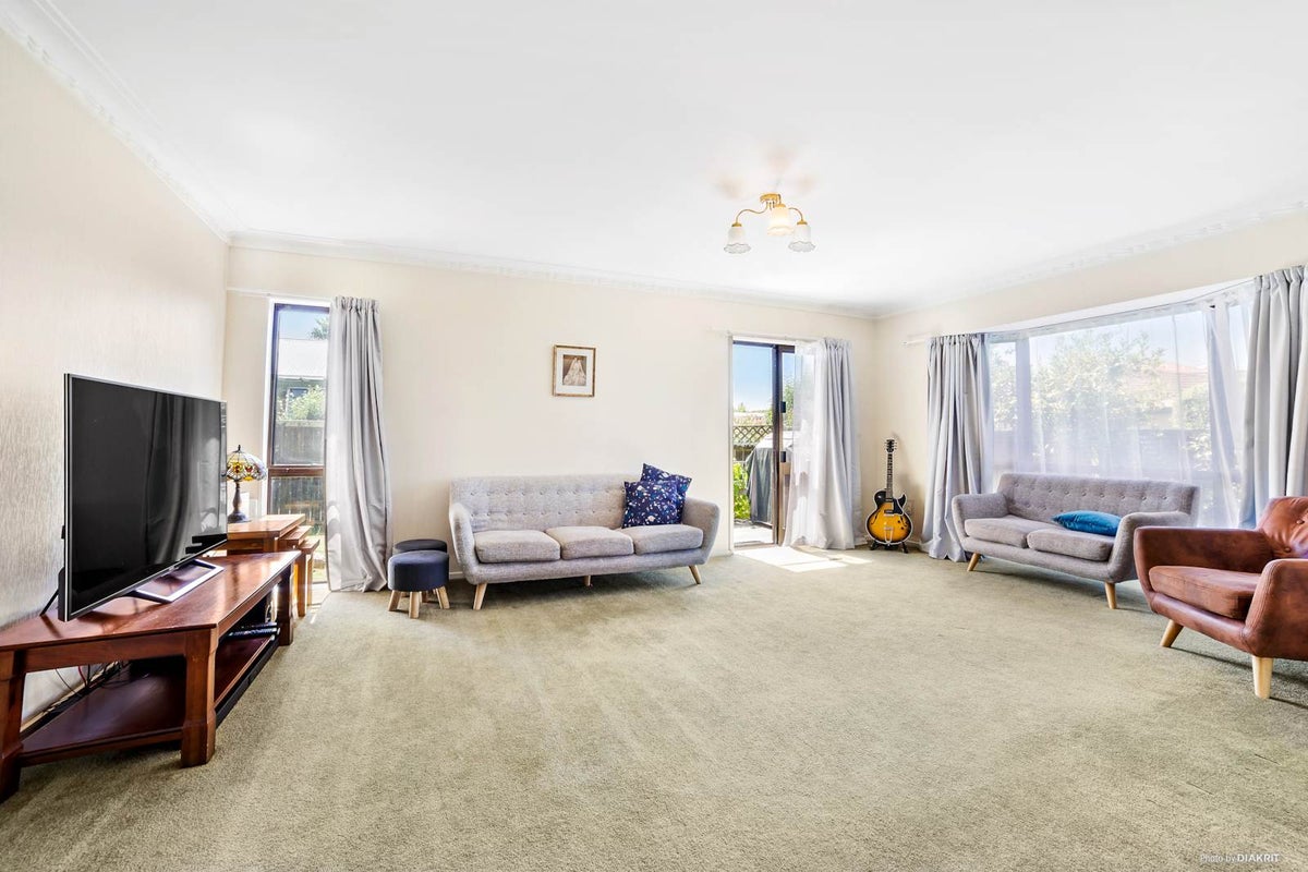 2/61 Nile Road, Milford, Auckland - Carousel 2