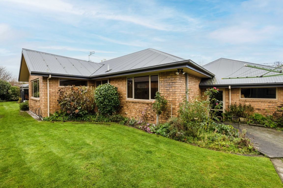 33 Woodhurst Drive, Casebrook, Christchurch - Carousel 2