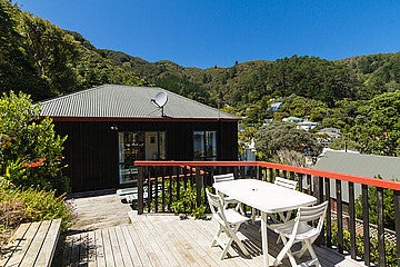 17 Totara Street, Eastbourne, Lower Hutt - Carousel 2