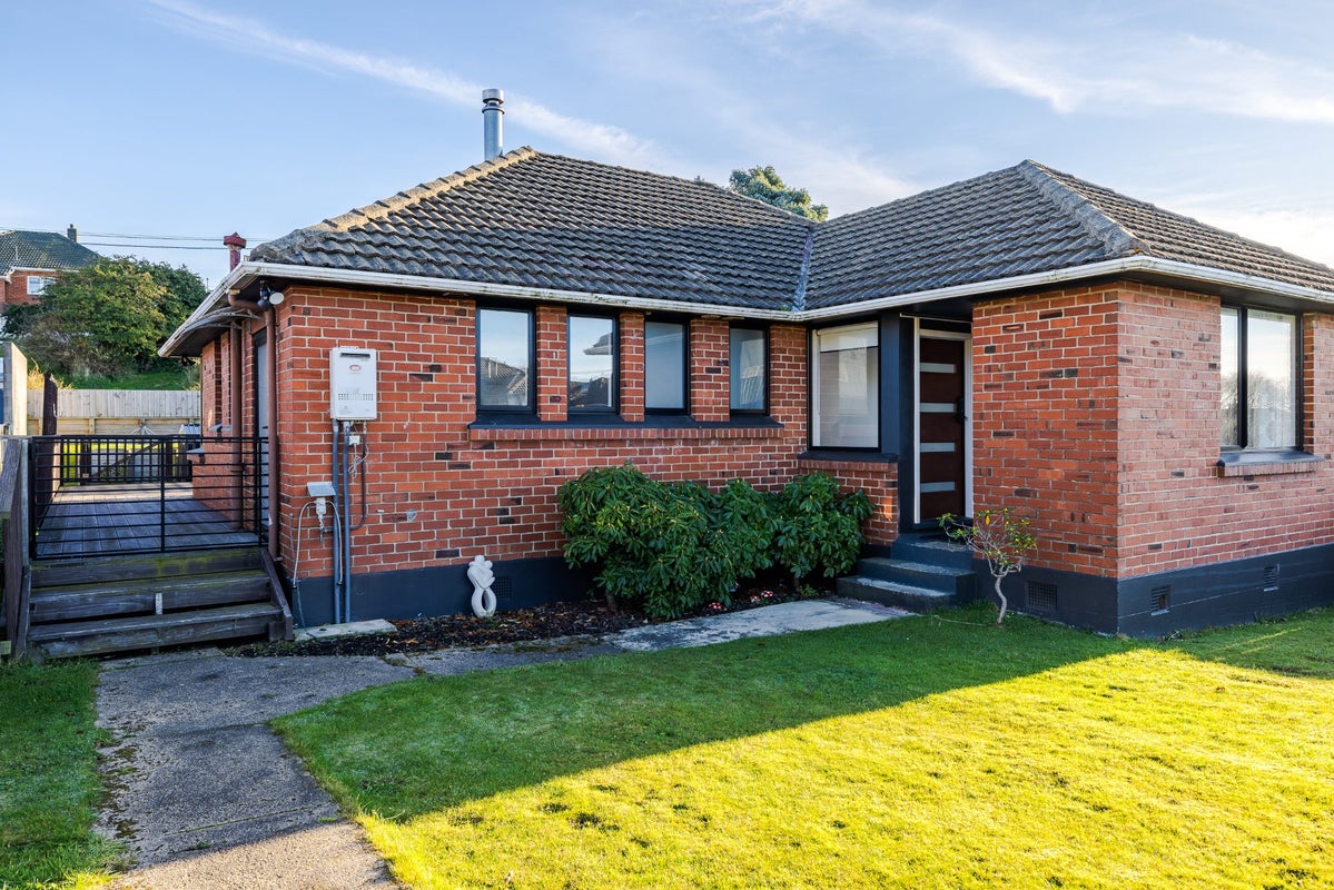 72 Dovecote Avenue, Corstorphine, Dunedin - Carousel 1
