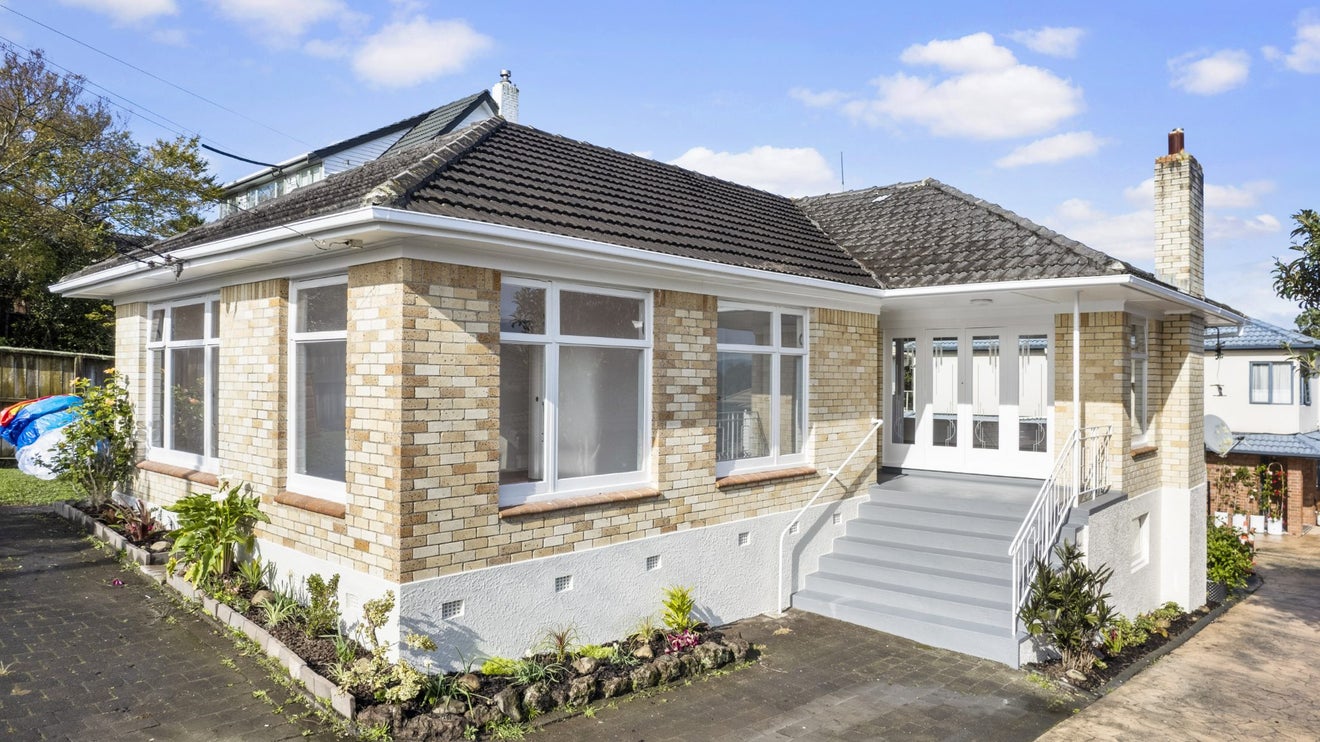 440 Hillsborough Road, Mount Roskill, Auckland - Carousel 1