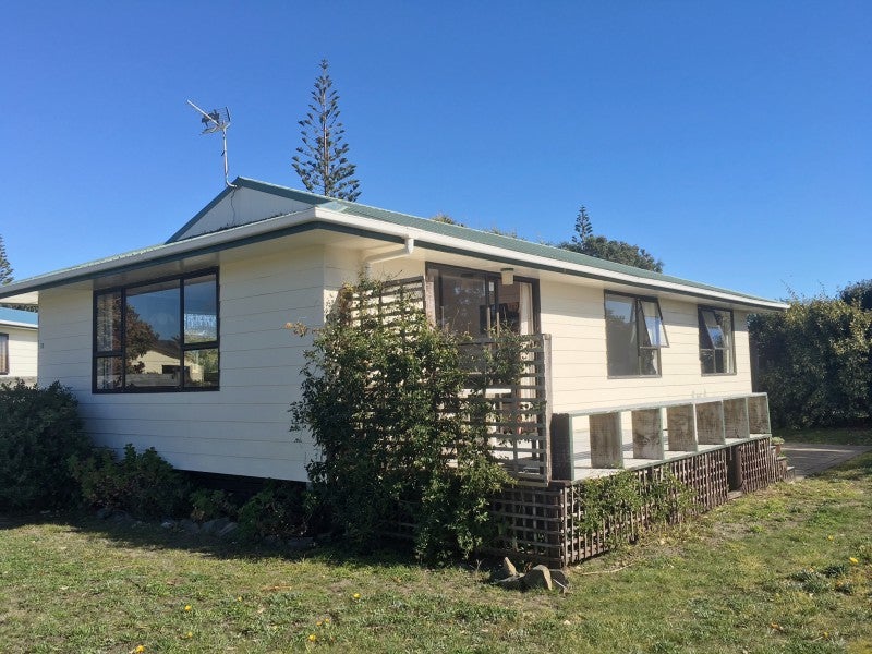 18 Adrian Grove, Waikanae Beach, Waikanae - Carousel 1