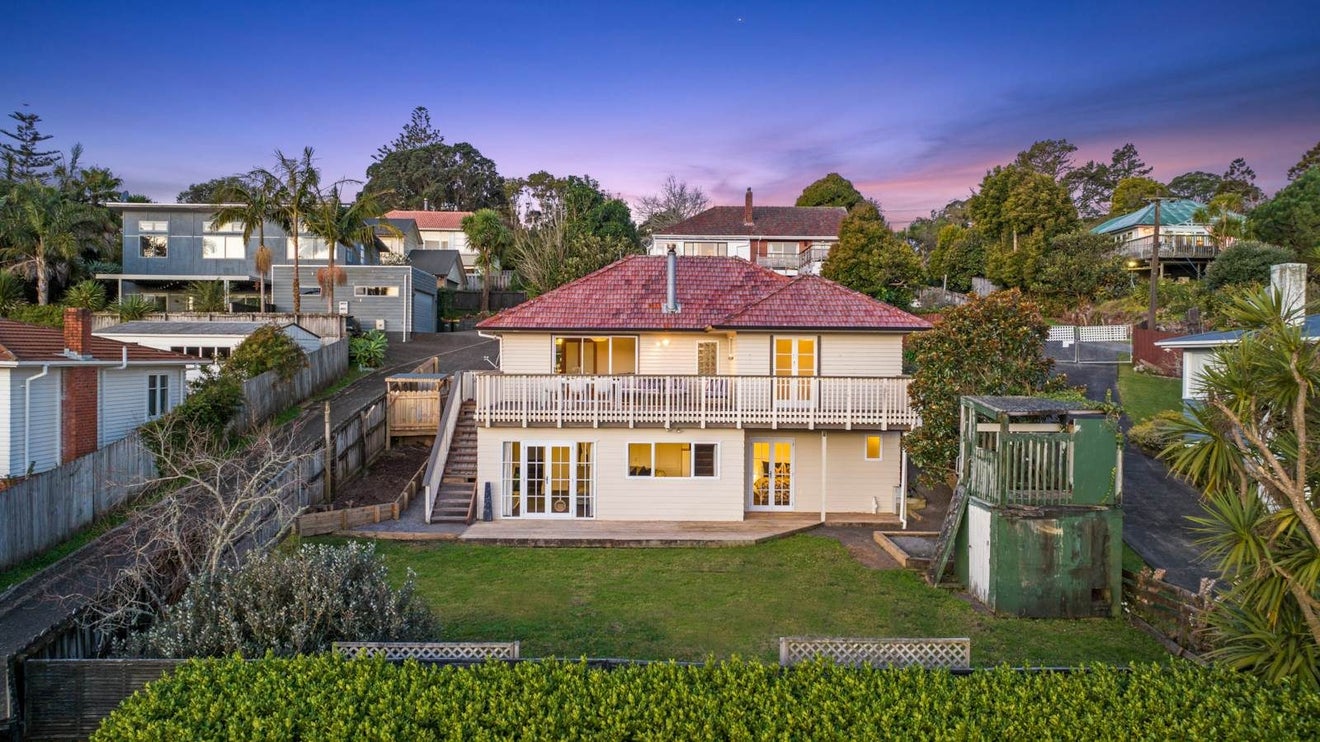 239 Titirangi Road, Titirangi, Auckland - Carousel 1