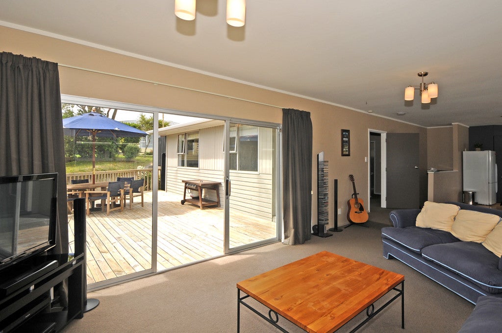 38 Turville Crescent, Newlands, Wellington - Carousel 2