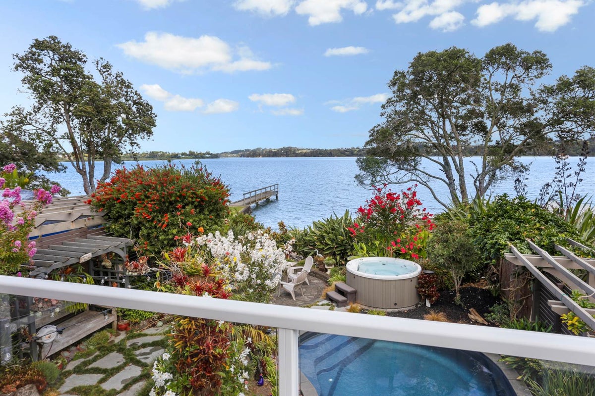 92 The Terrace, Herald Island, Auckland - Carousel 2
