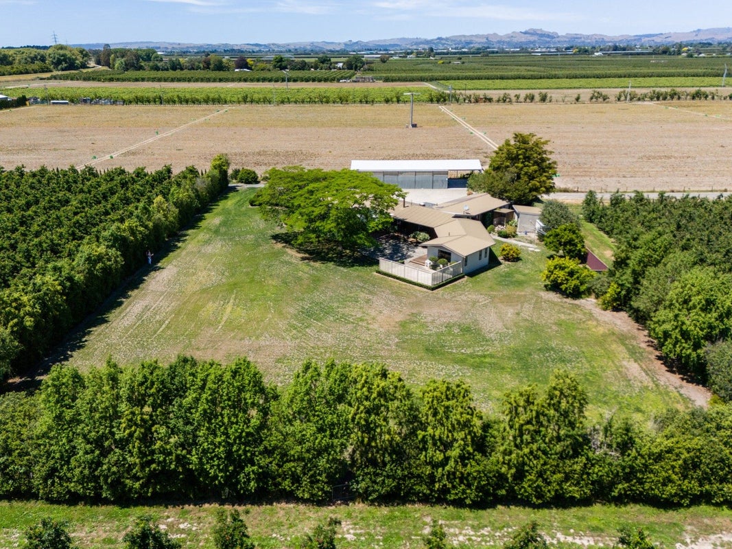 16 Nicholl Road, Twyford, Hastings - Carousel 1