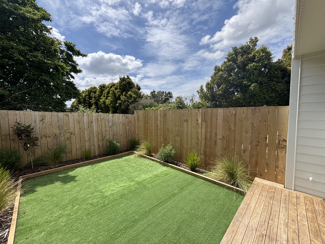 4/9 Flanshaw Road, Te Atatu South, Auckland - Carousel 2