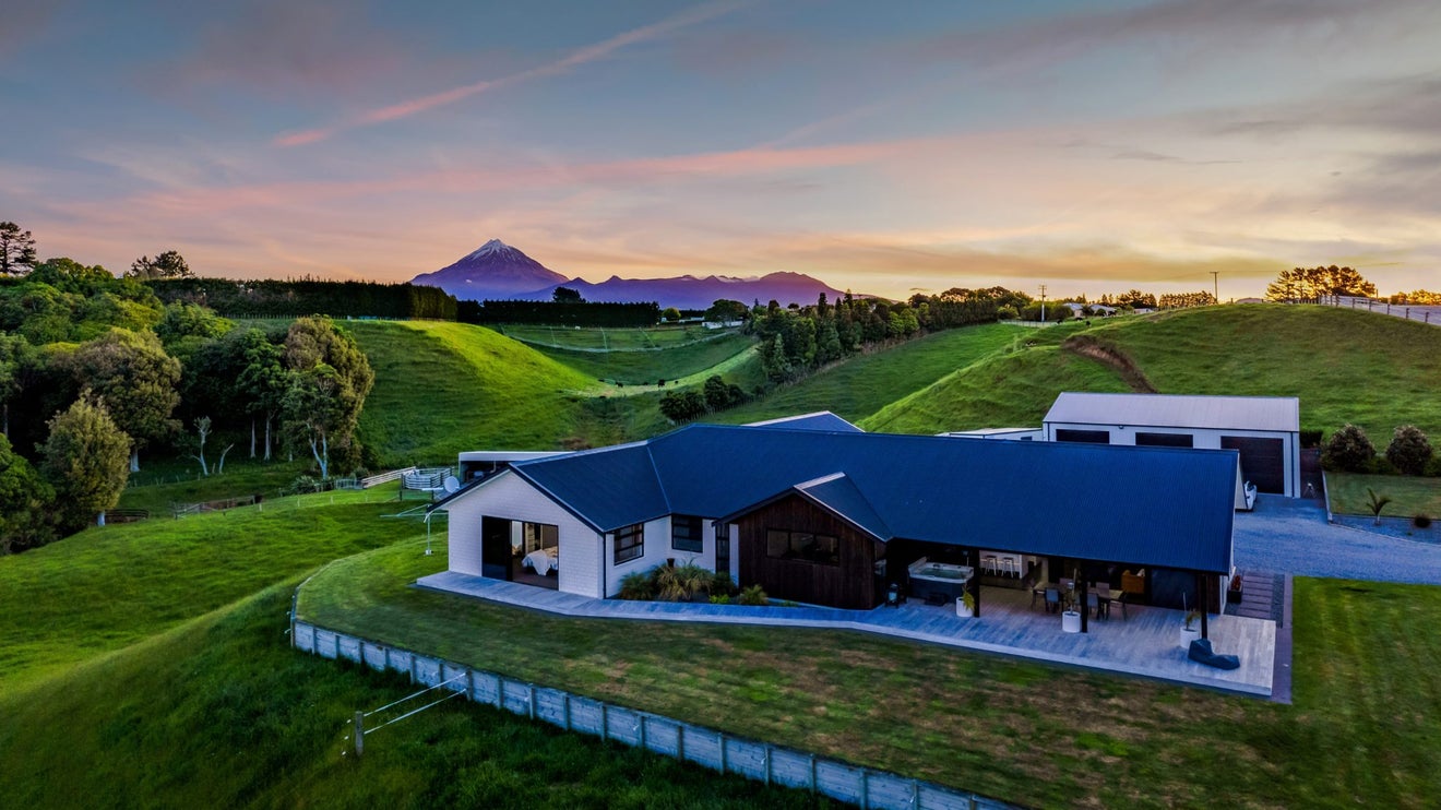489 Smart Road, Hillsborough, New Plymouth - Carousel 1