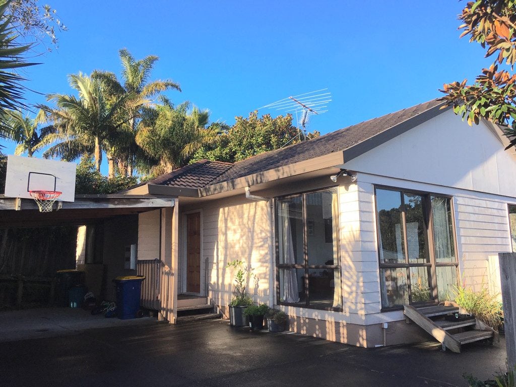 2/8 Mira Place, Windsor Park, Auckland - Carousel 1