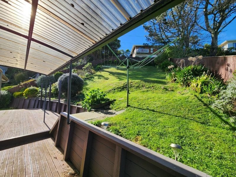 56 Colchester Crescent, Newlands, Wellington - Carousel 13