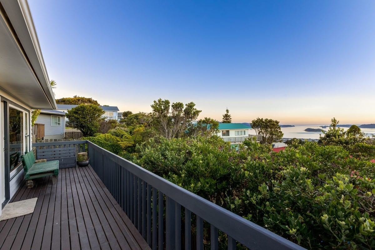 23 Cypress Drive, Maungaraki, Lower Hutt - Carousel 2