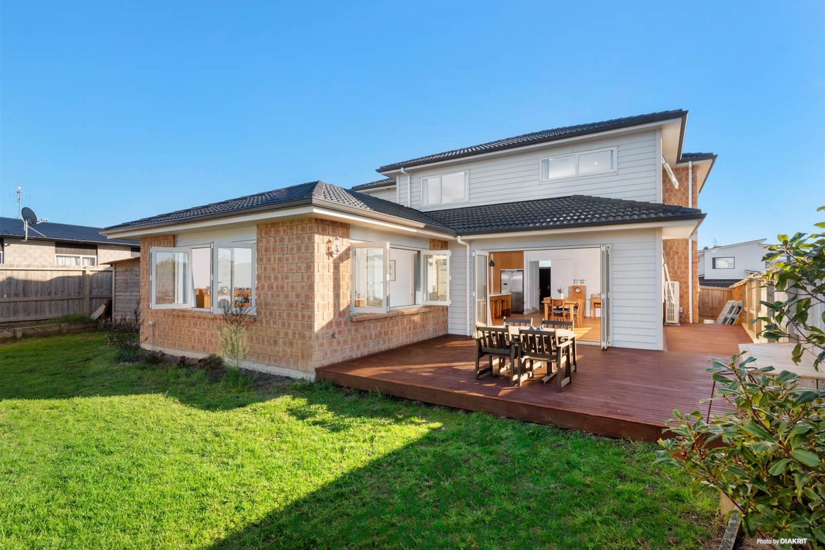 79 Intrepid Crescent, Beachlands, Auckland - Carousel 1