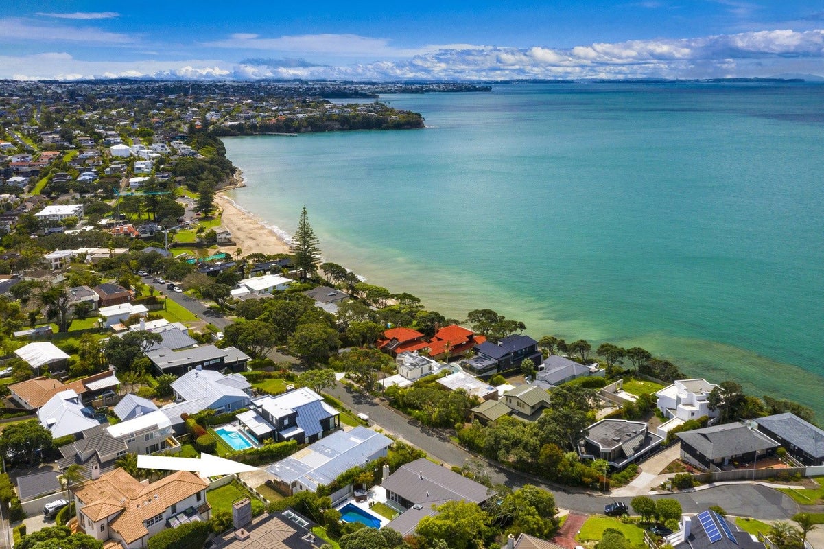 29 Whitby Crescent, Mairangi Bay, Auckland - Carousel 1