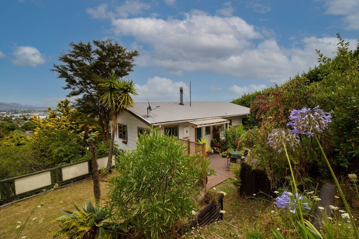 2/104 Tosswill Road, Tahunanui, Nelson - Carousel 1