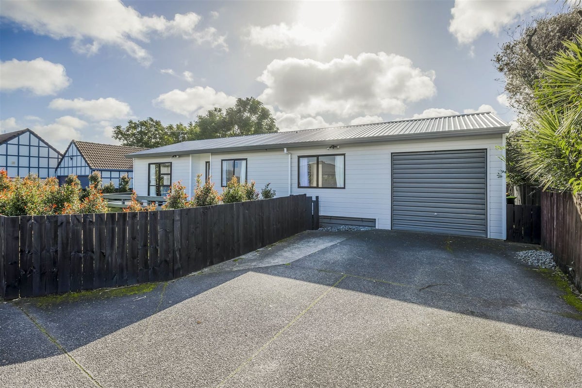 1/15 Septimus Place, Henderson, Auckland - Carousel 1