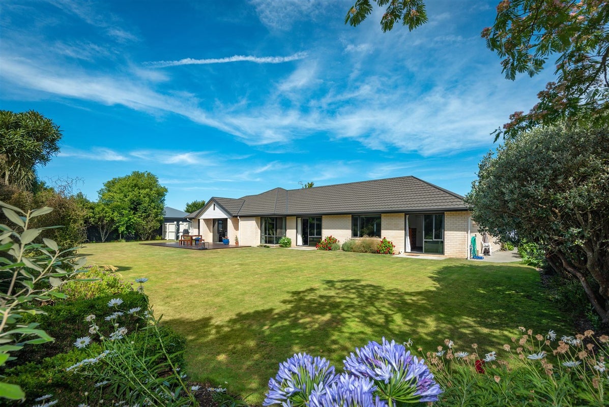 227 Southfield Drive, Lincoln, Lincoln - Carousel 1