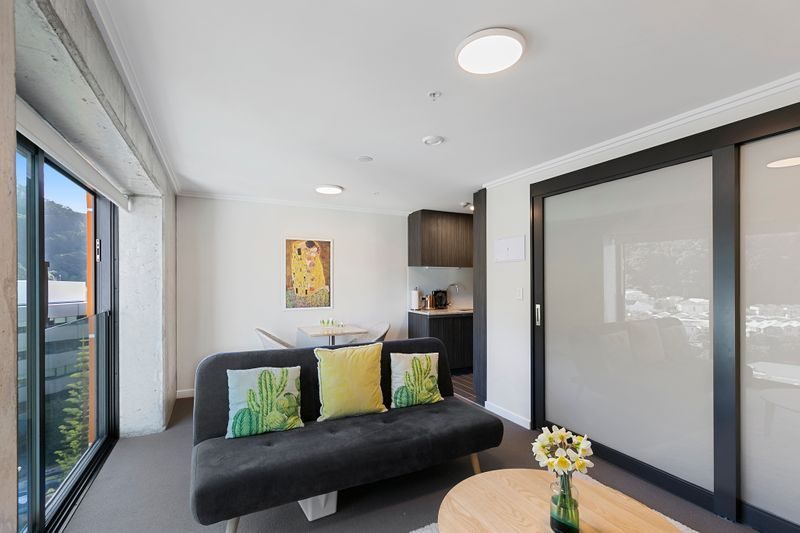 902/111 Molesworth Street, Thorndon, Wellington - Carousel 2