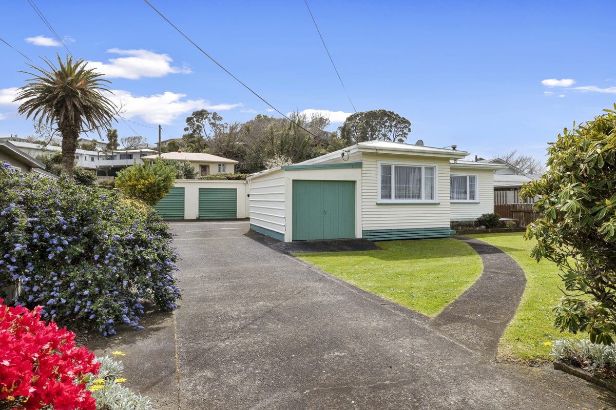 205 Ngamotu Road, Spotswood, New Plymouth - Carousel 1
