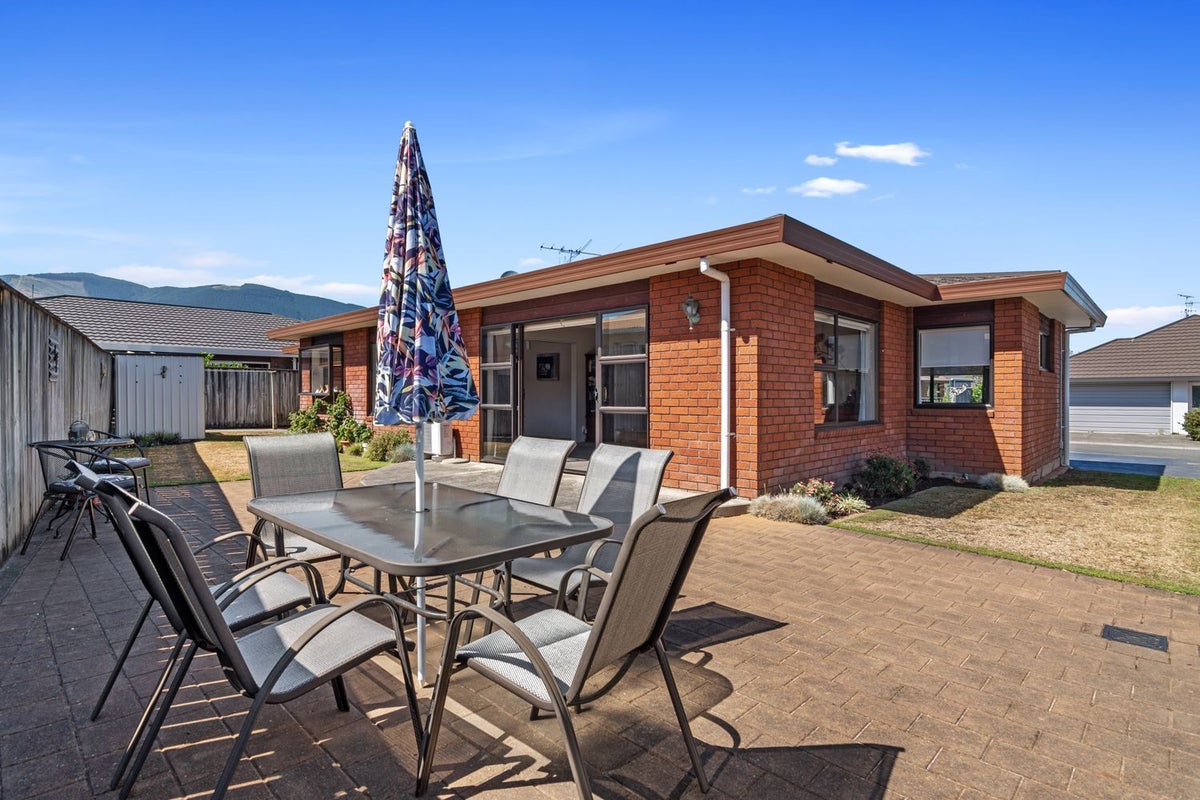 8 Evergreen Way, Stoke, Nelson - Carousel 2