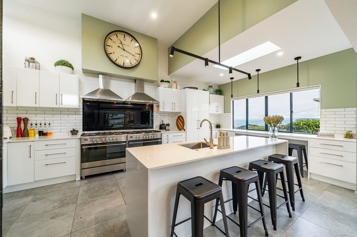 11 Corlett Road, Plimmerton, Porirua - Carousel 2