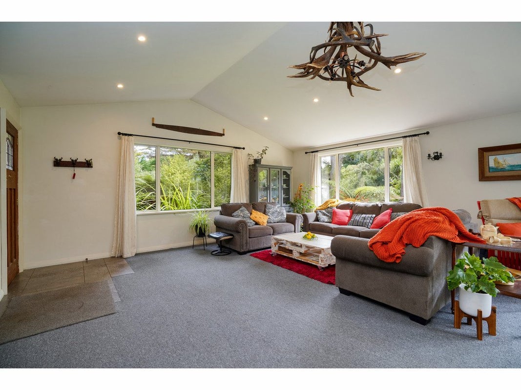 32 Rakiura Parade, Otatara - Carousel 1