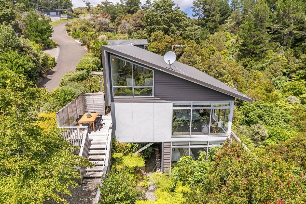 30 Mount Marua Drive, Timberlea, Upper Hutt - Carousel 1