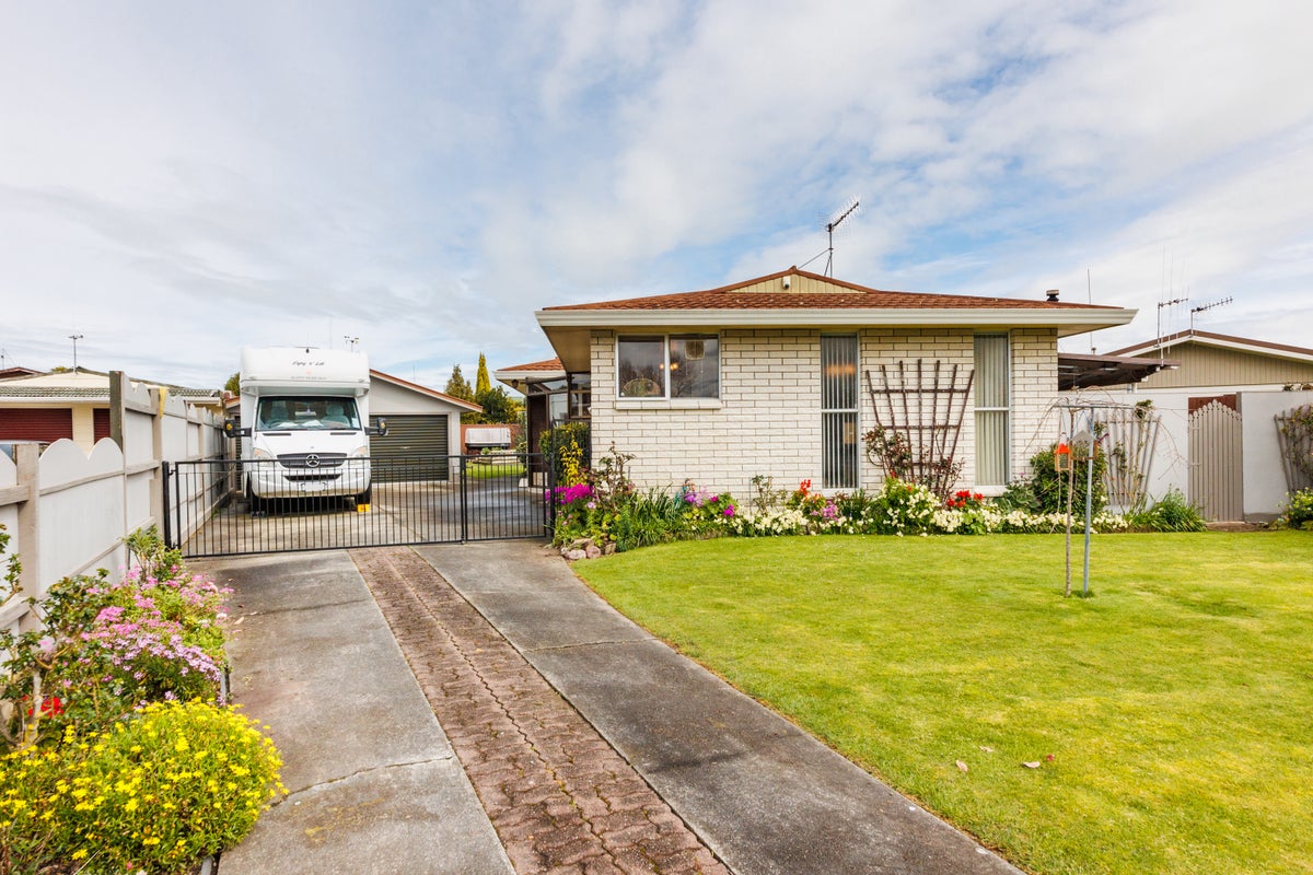 15 Grange Place, Milson, Palmerston North - Carousel 1