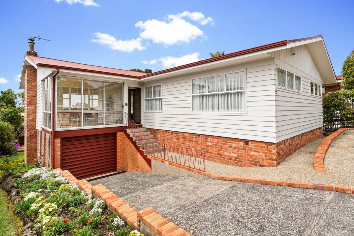 32 Holland Road, Hillcrest, Auckland - Carousel 1