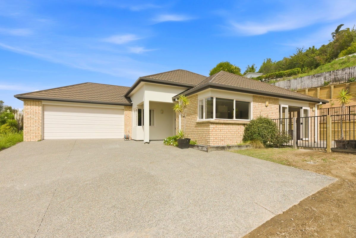 24 Kanuka Place, Pyes Pa, Tauranga - Carousel 1