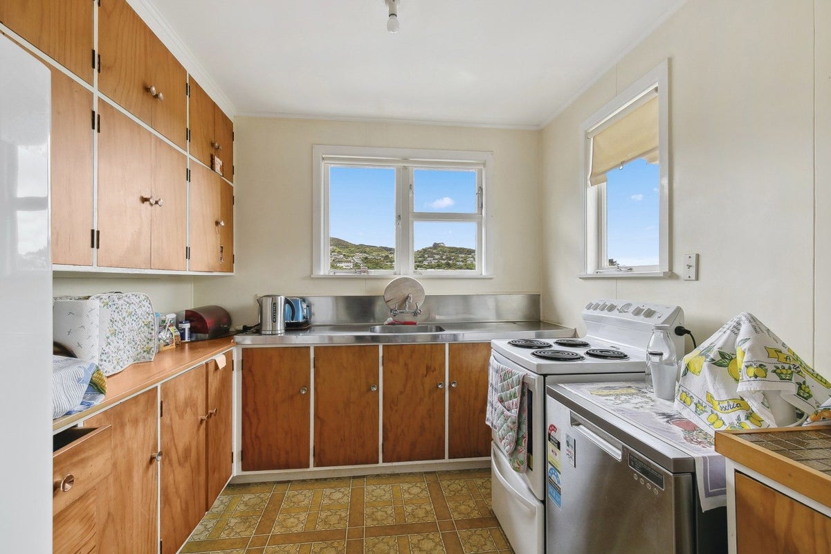 6 Khouri Avenue, Karori, Wellington - Carousel 2