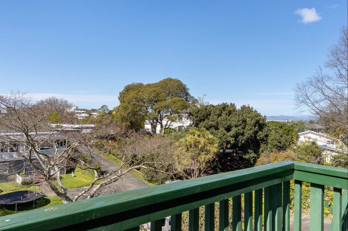 16 France Road, Bluff Hill, Napier - Carousel 2