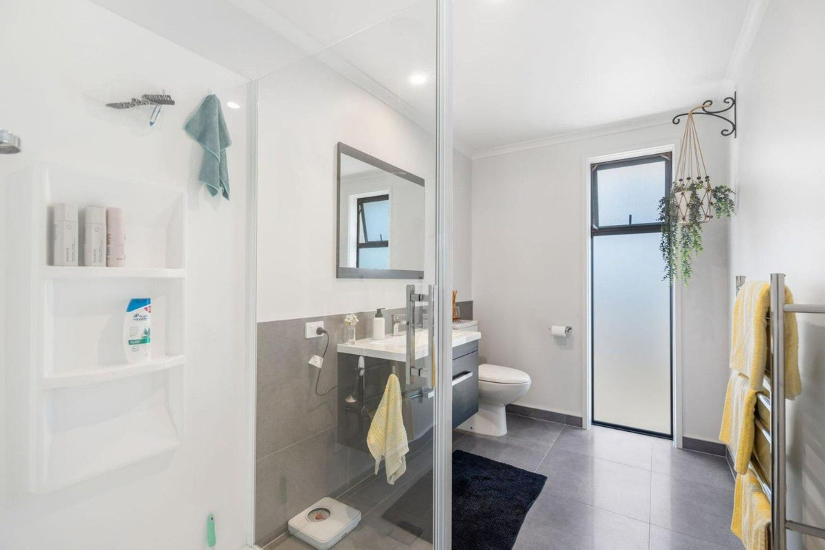 9 Kahukaka Road, One Tree Point - Carousel 8