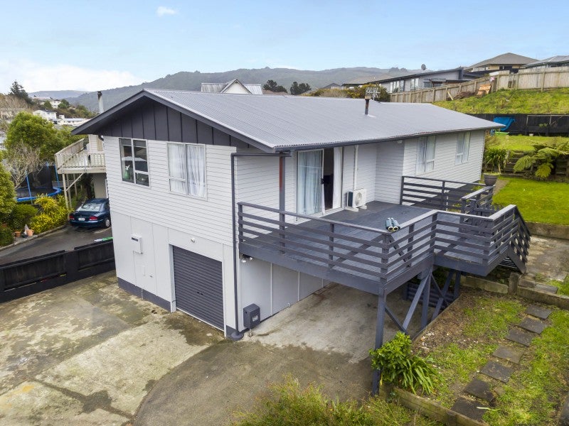 34 Blueberry Grove, Timberlea, Upper Hutt - Carousel 1