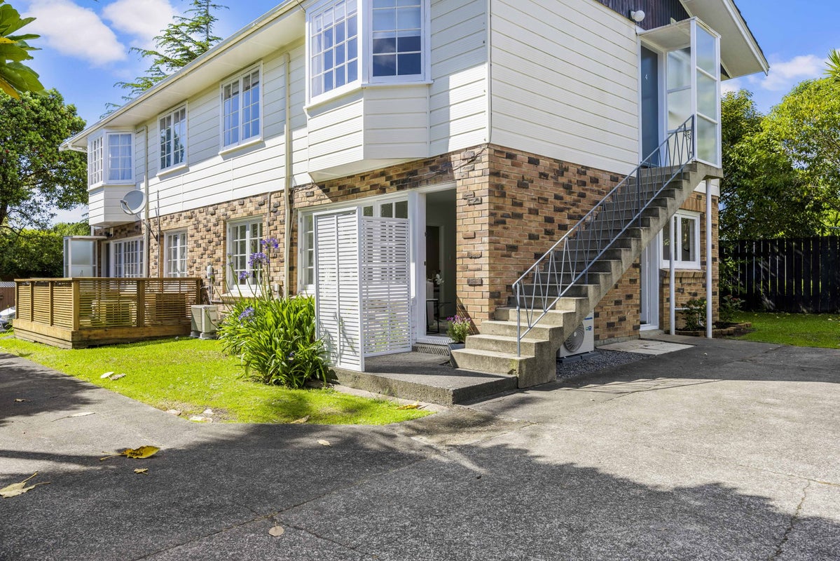 2/7 Hawkins Street, Meadowbank, Auckland - Carousel 1