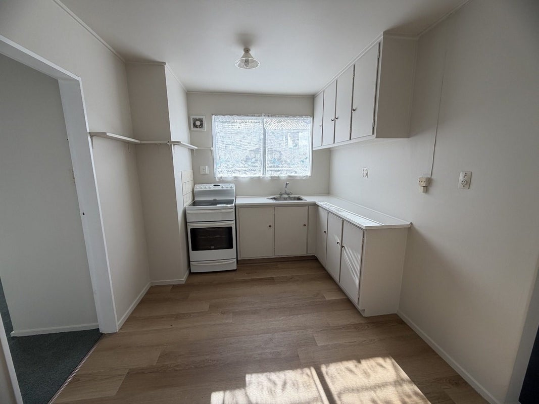 2/36 Leighton Avenue, Waiwhetu, Lower Hutt - Carousel 2