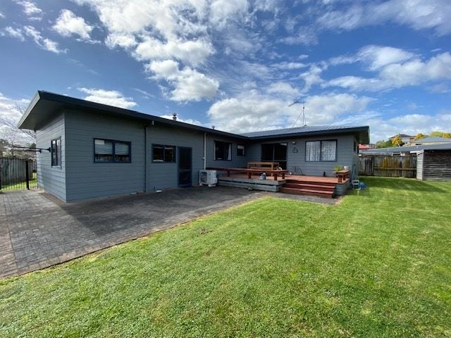 16 Essendon Court, Glenview, Hamilton - Carousel 13
