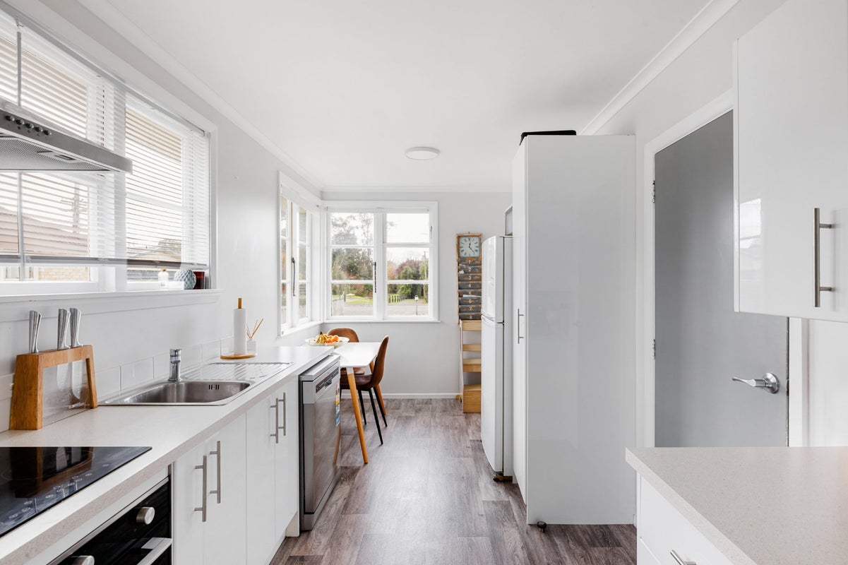 40 Pine Avenue, Bader, Hamilton - Carousel 2