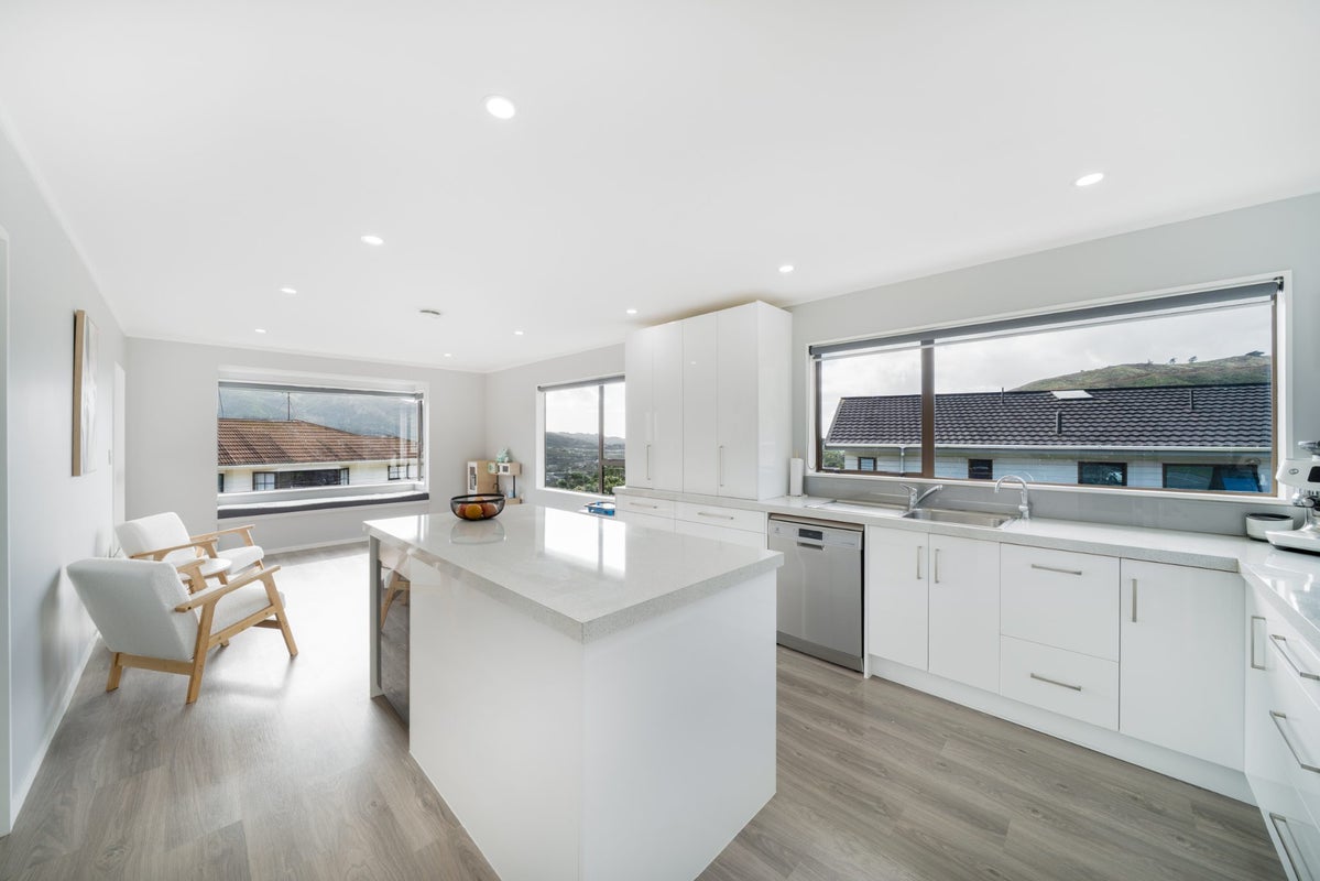 60 Woodman Drive, Tawa, Wellington - Carousel 2