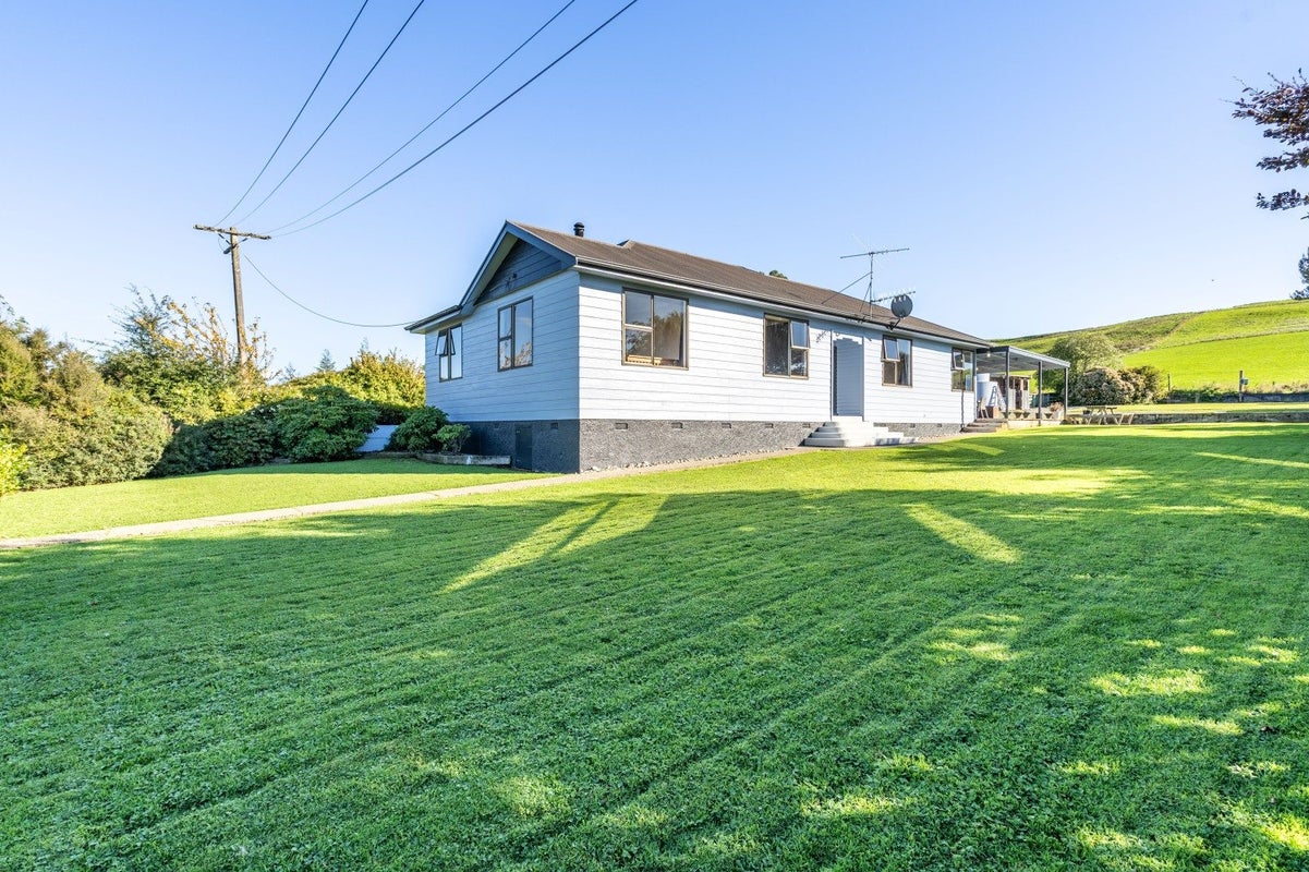 60 McCaughan Street, Browns, Winton - Carousel 1
