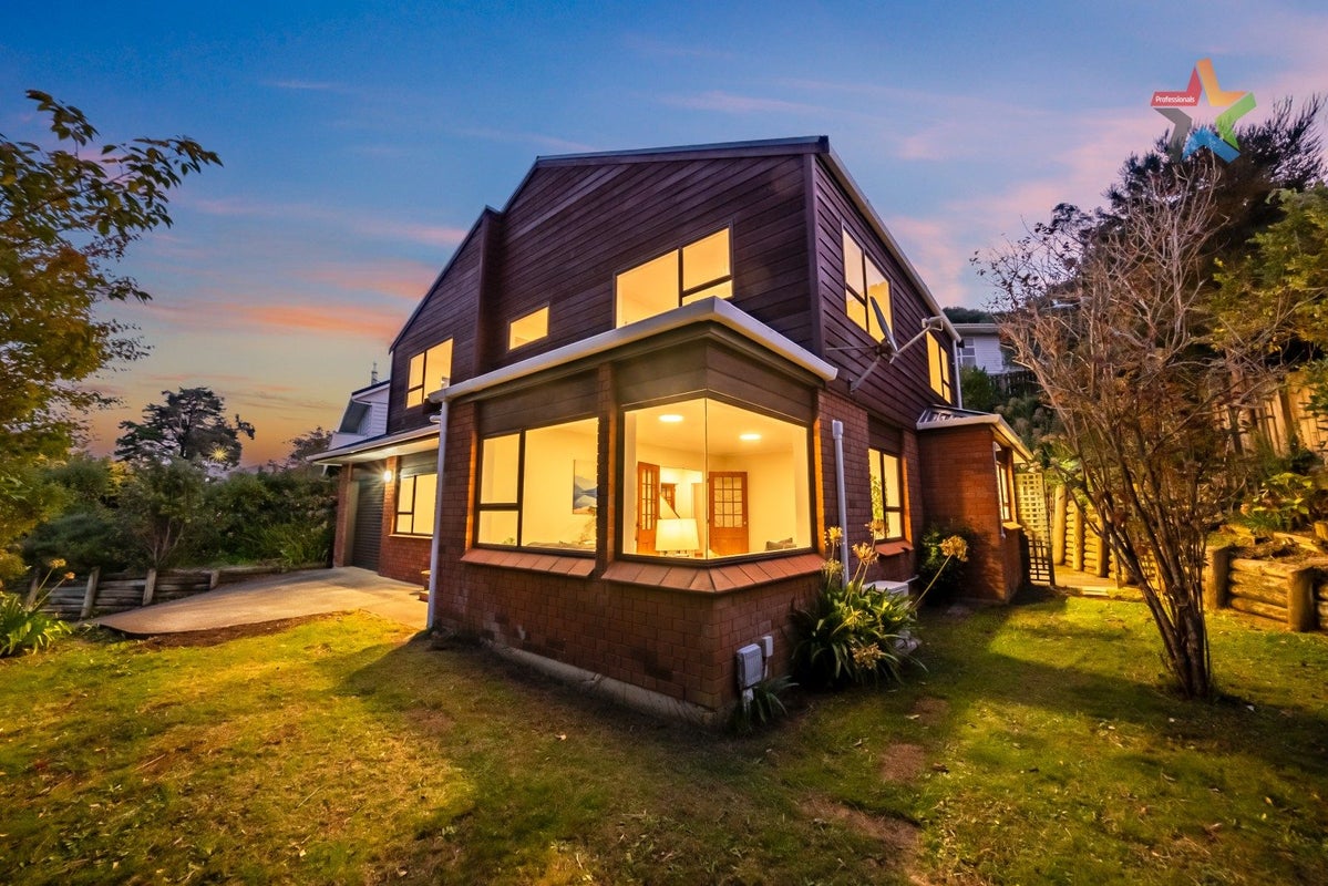 14 Shackle Lane, Whitby, Porirua - Carousel 2