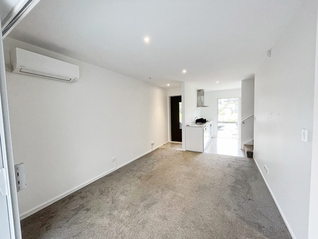 21/10 Silver Moon Road, Albany Heights, Auckland - Carousel 2