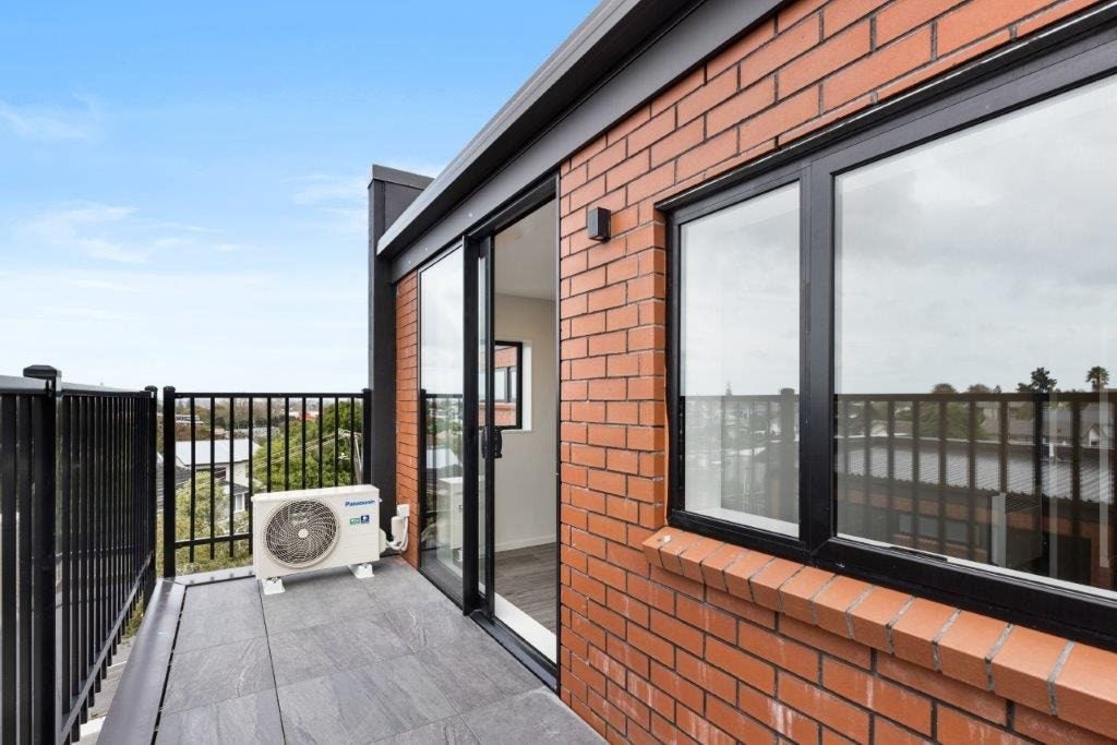 208/2 Castledine Crescent, Glen Innes, Auckland - Carousel 8