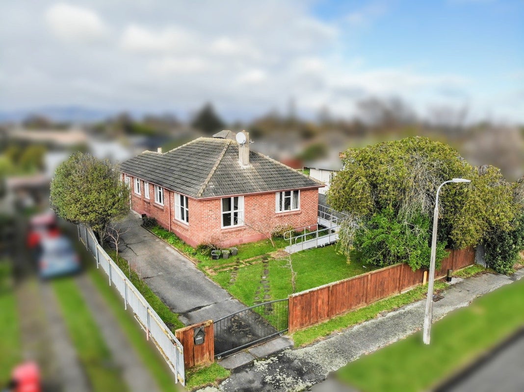 2A Montrose Place, Takaro, Palmerston North - Carousel 1