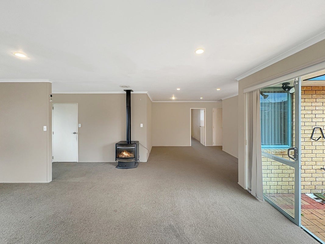 8A Lloyd Drive, Nawton, Hamilton - Carousel 2