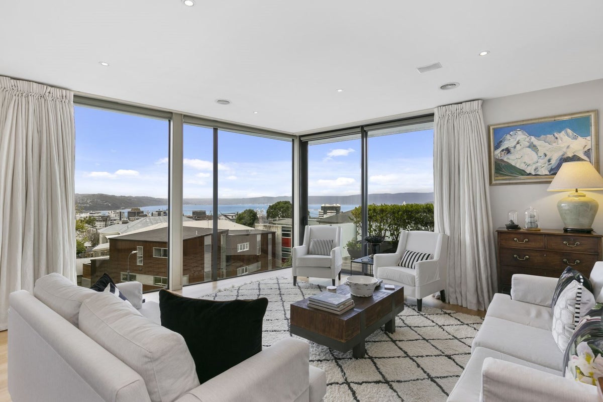 11 Salmont Place, Kelburn, Wellington - Carousel 1